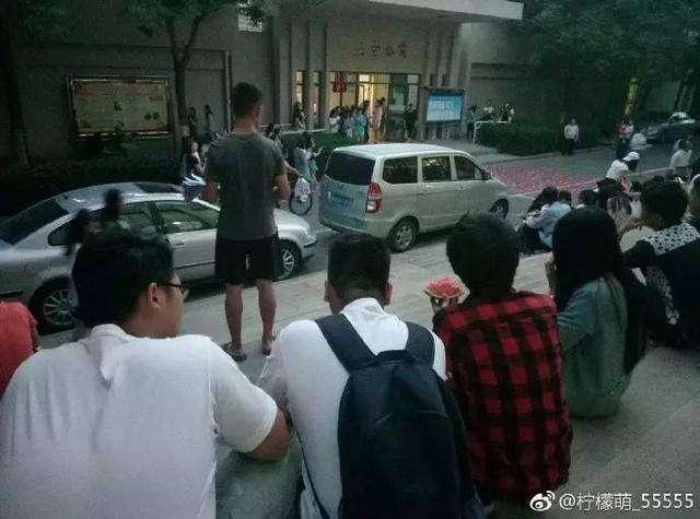 吃瓜群众表白视频,一场吃瓜群众的浪漫表白