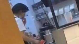 员工在后厨吃瓜,揭秘员工“偷吃”背后的温馨瞬间